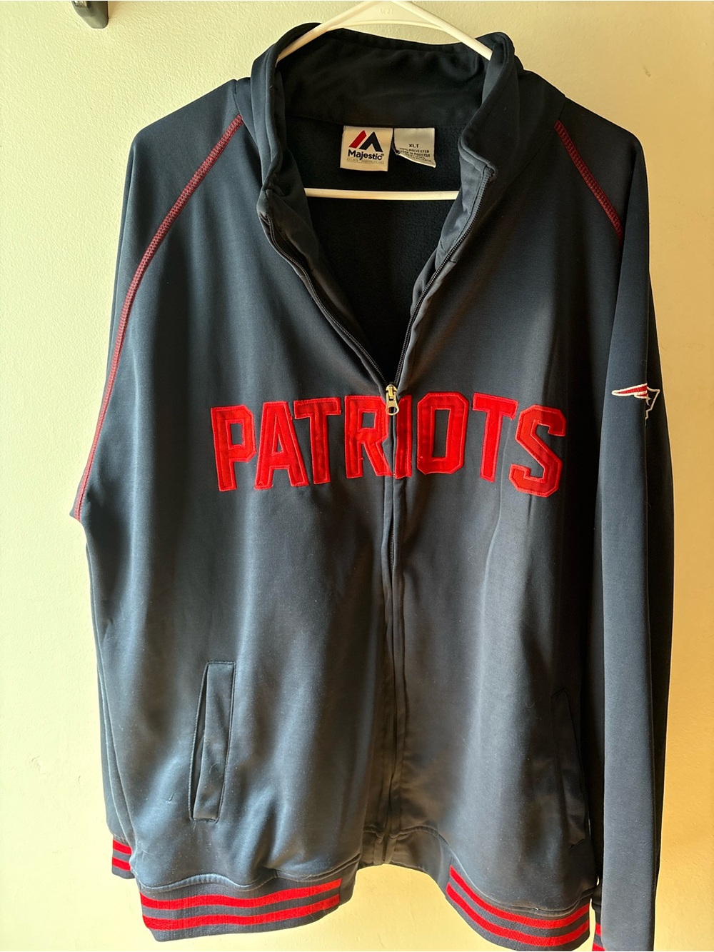 Majestic Navy and Red Patriots Full-Zip Bomber Jacket